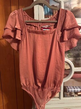 french kyss Rose Mauve Flutter Sleeve Bodysuit